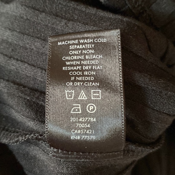 Ann Taylor- 3/4 Sleeve Black Ribbed Top (M) NWT - Picture 9 of 9